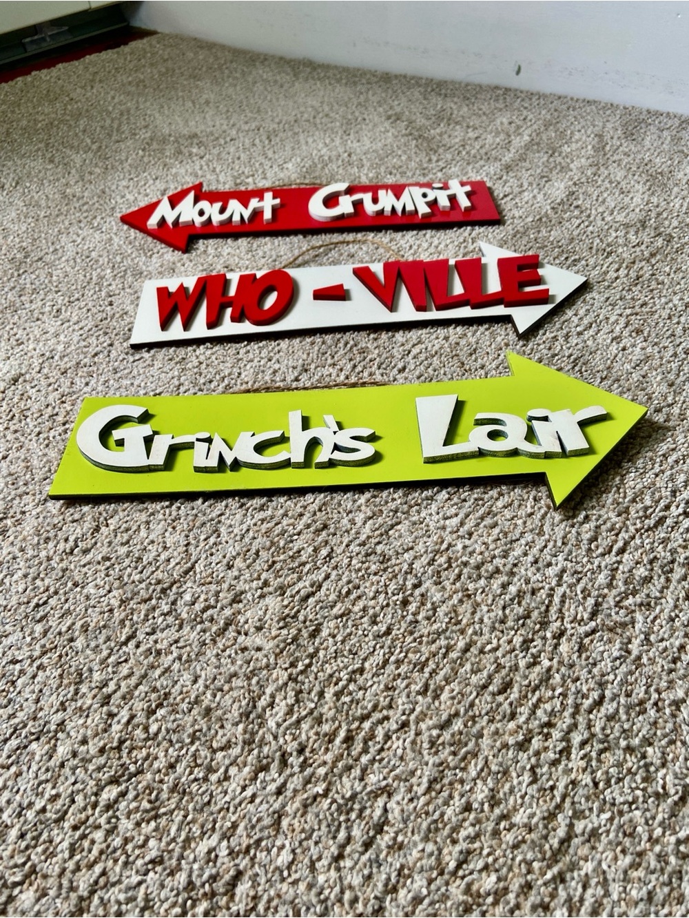 The Grinch Mount Crumpit Who-Ville Grinch's Lair Laser Cut Birch Signs Christmas - Picture 6 of 8